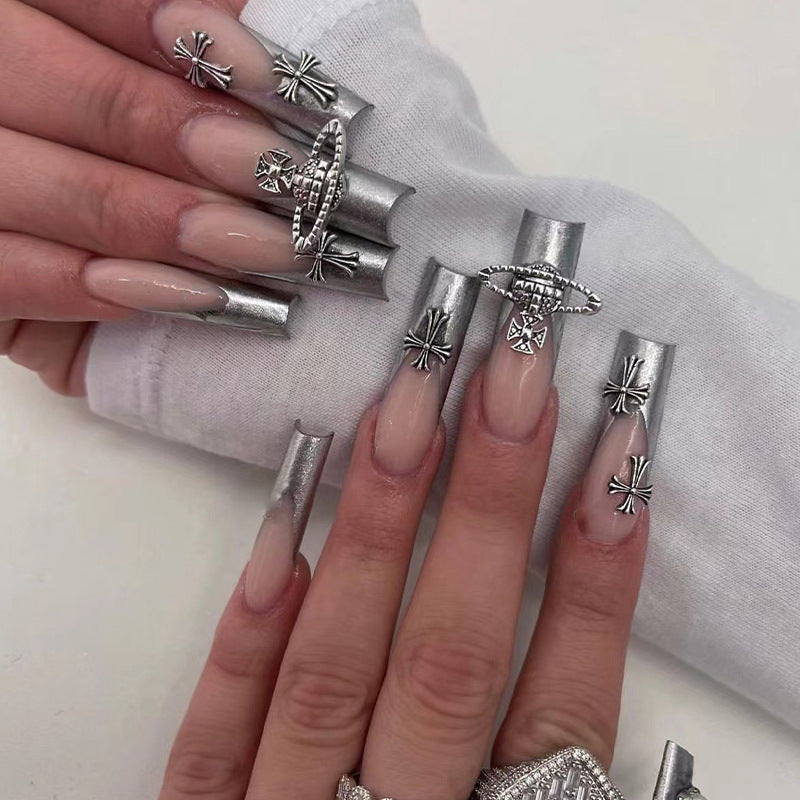 Cool Silver Rhinestone Press-On Nails: Elegant & Trendy